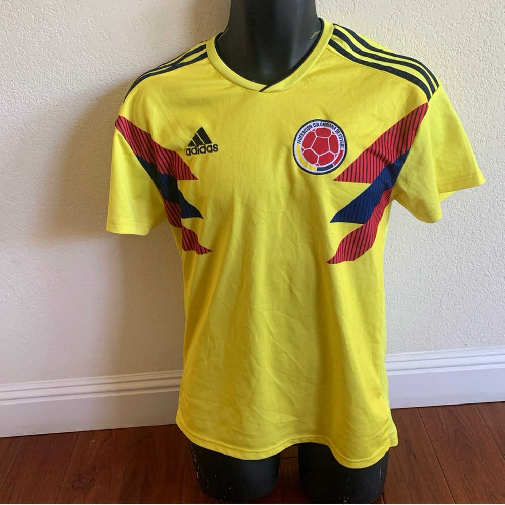 Adidas Jersey Men's small COLOMBIA National Soccer Team Yellow Home Climalite